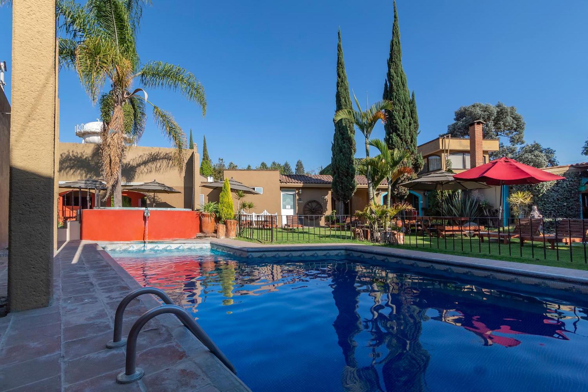 Capital O La Huerta Golf & Hotel Чолула Екстериор снимка