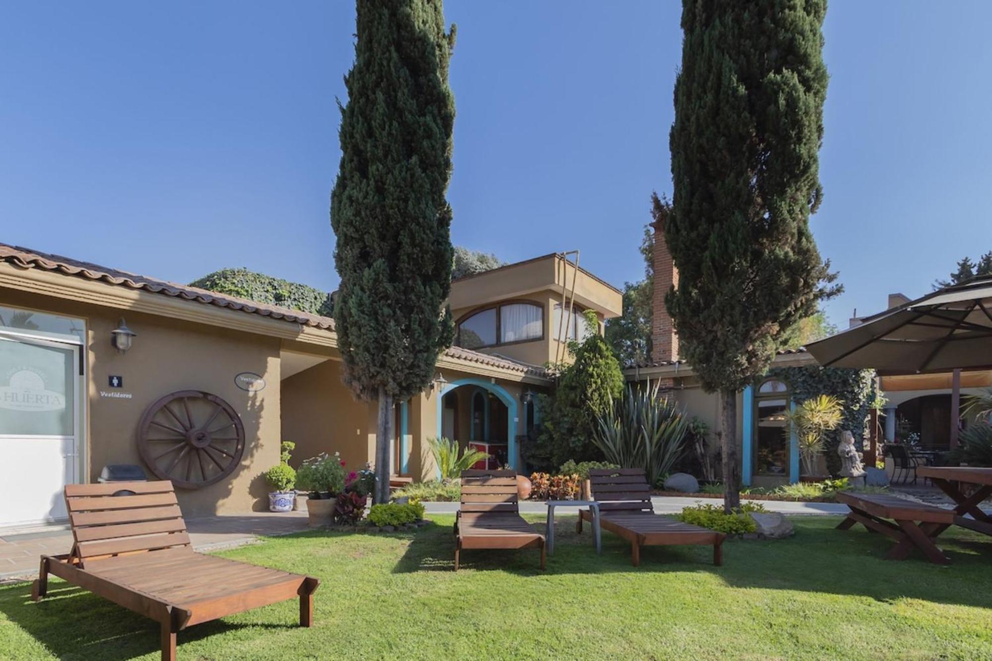 Capital O La Huerta Golf & Hotel Чолула Екстериор снимка