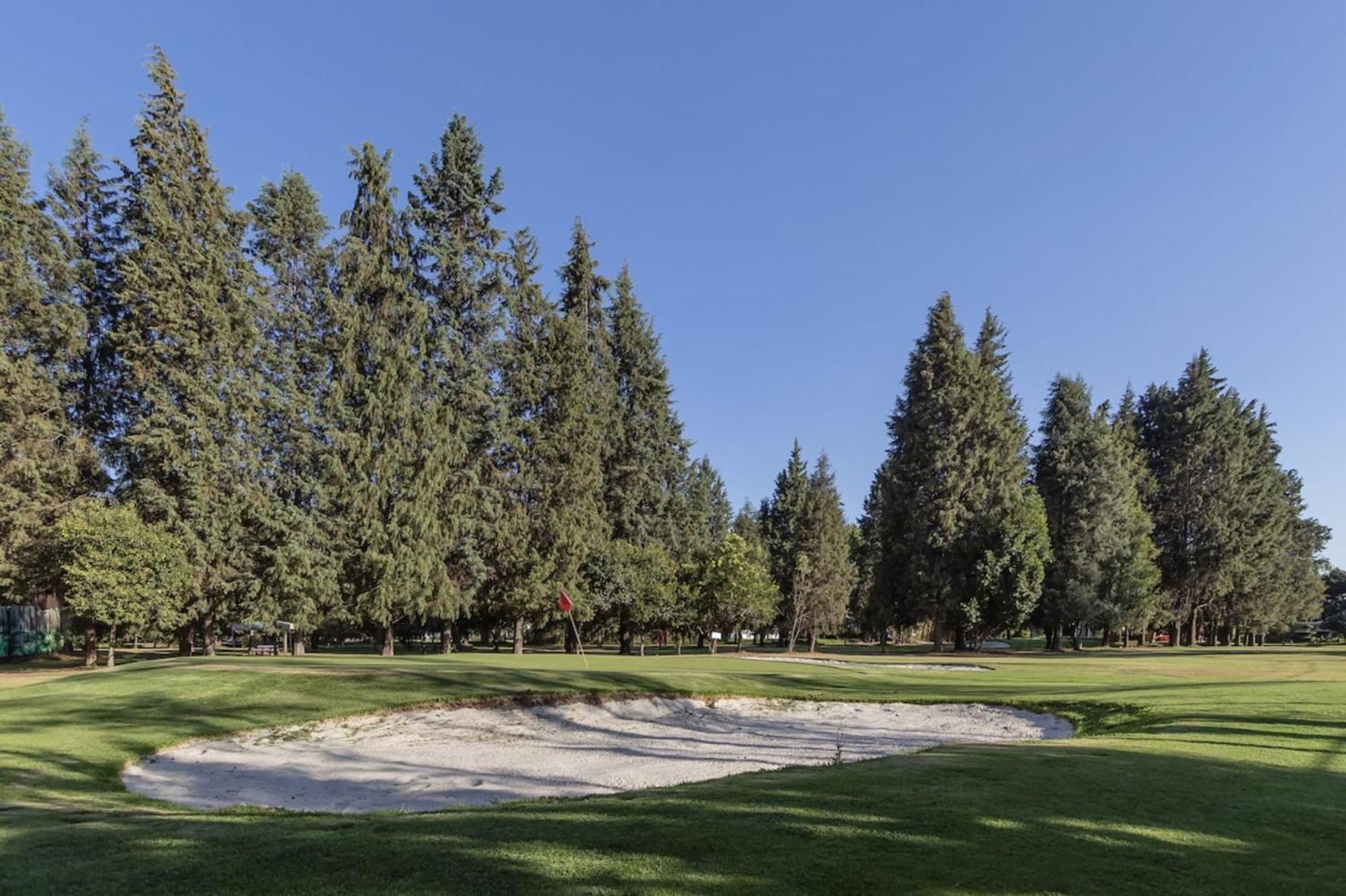 Capital O La Huerta Golf & Hotel Чолула Екстериор снимка